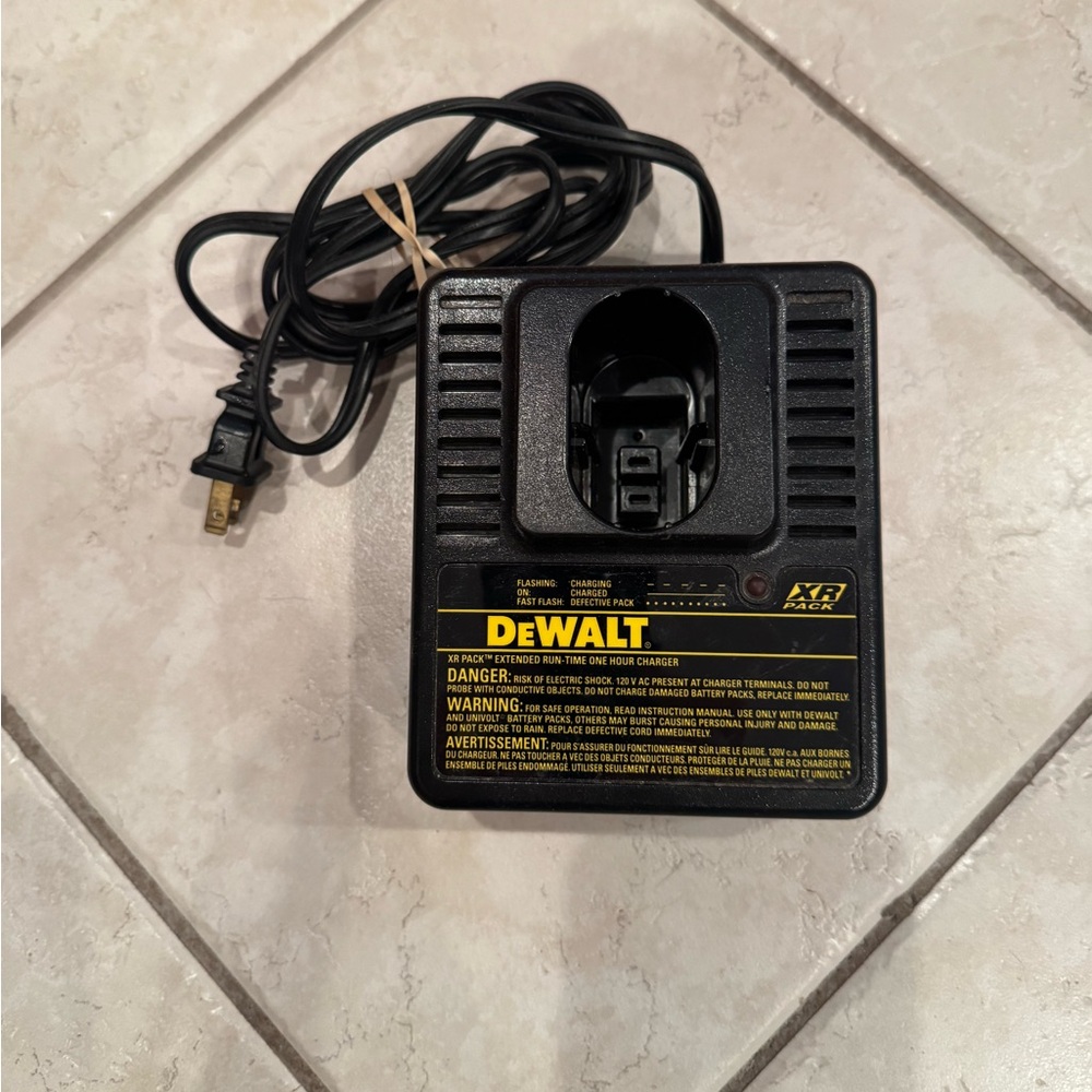DeWalt battery charger XR pack Type 1 ser#1252860  input 120v AC 60HZ  23 amps